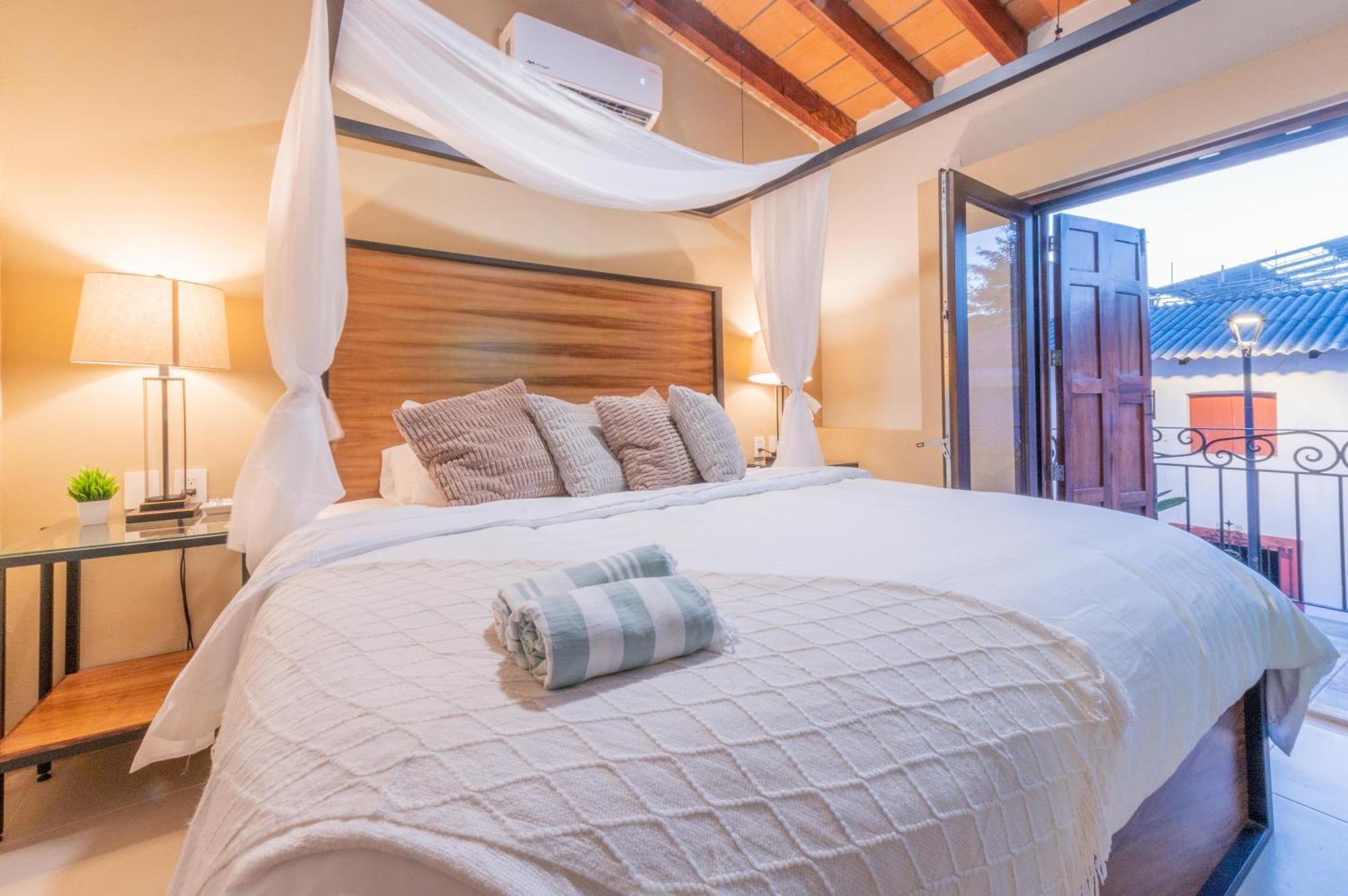 Casa Victoria Malecon - Adults Only Otel Puerto Vallarta Dış mekan fotoğraf